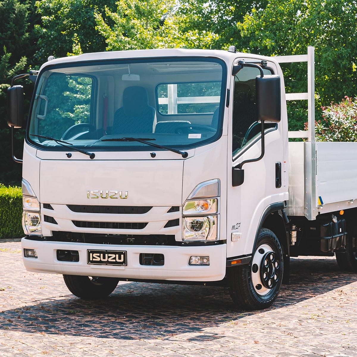 Isuzu M27 Large 